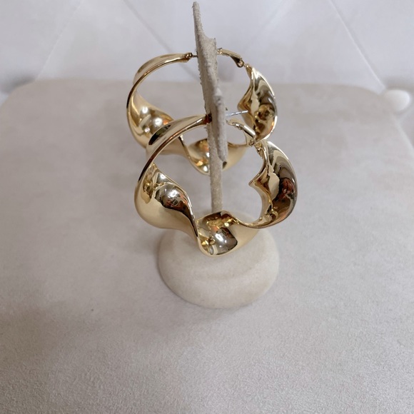 Gorgeous Gold Twisted Hoop Earrings - Picture 1 of 5